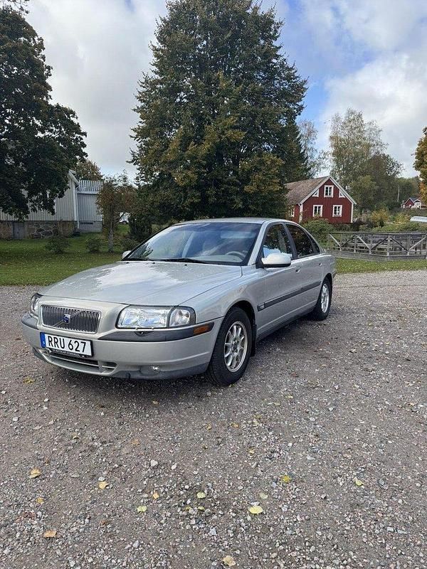 Grå Begagnad 2001 Volvo S80 Sedan | 21 000 kr (Marknadspris) - Bild 1/3