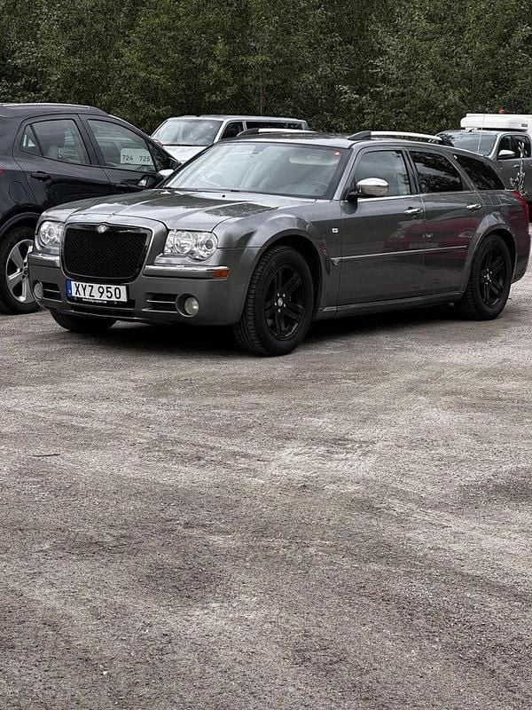 Grå Begagnad 2006 Chrysler 300C Touring Kombi | 65 000 kr (Dyr) - Bild 1/4