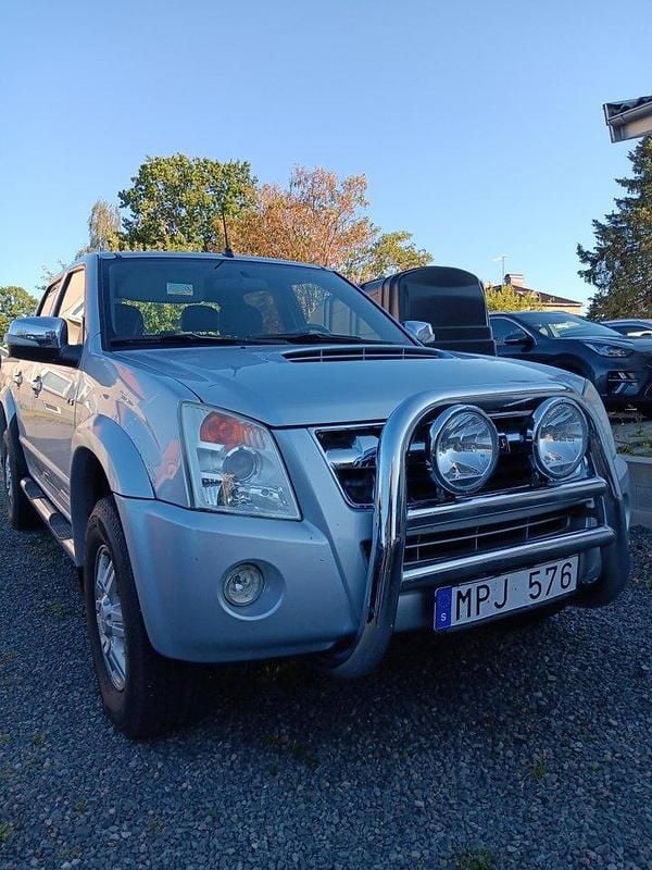Silver Begagnad 2010 Isuzu D-Max Pickup | 95 000 kr (Marknadspris) - Bild 1/4