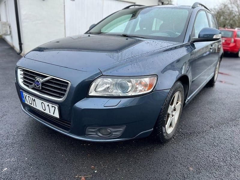 Blå Begagnad 2010 Volvo V50 Momentum Kombi | 37 500 kr (Bra pris) - Bild 1/4