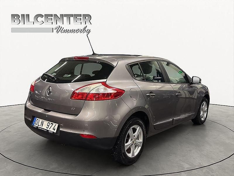 Begagnad Renault Mégane III 90 HK (66 kW) 2014 Grå Halvkombi