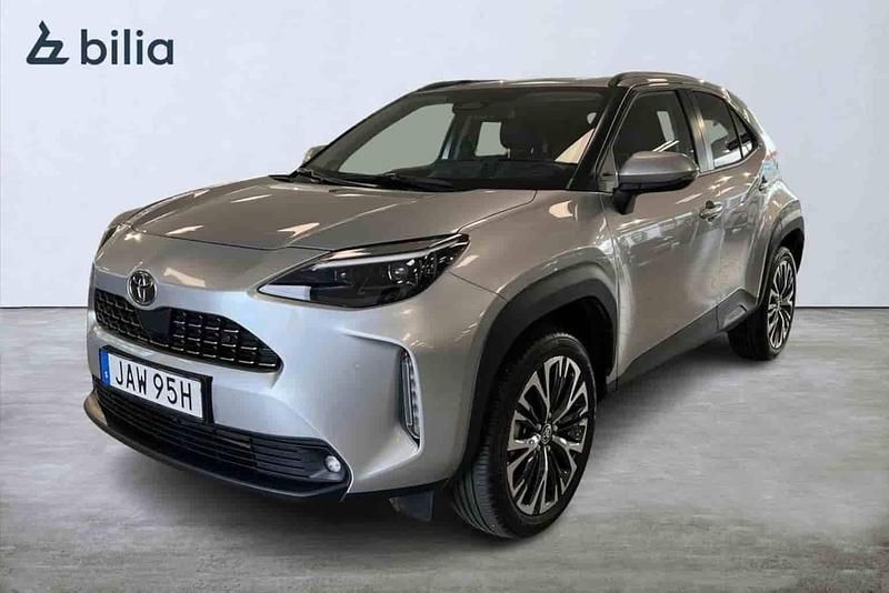 Silver Begagnad 2024 Toyota Yaris Cross SUV | 349 800 kr (Lite dyr) - Bild 1/1