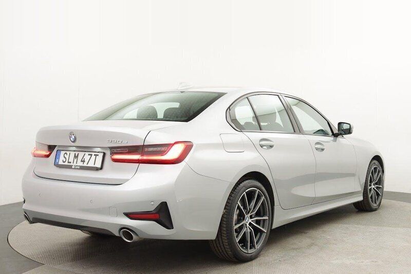 Silver Begagnad 2020 BMW 330e Sport Line Sedan | 279 000 kr - Bild 1/4
