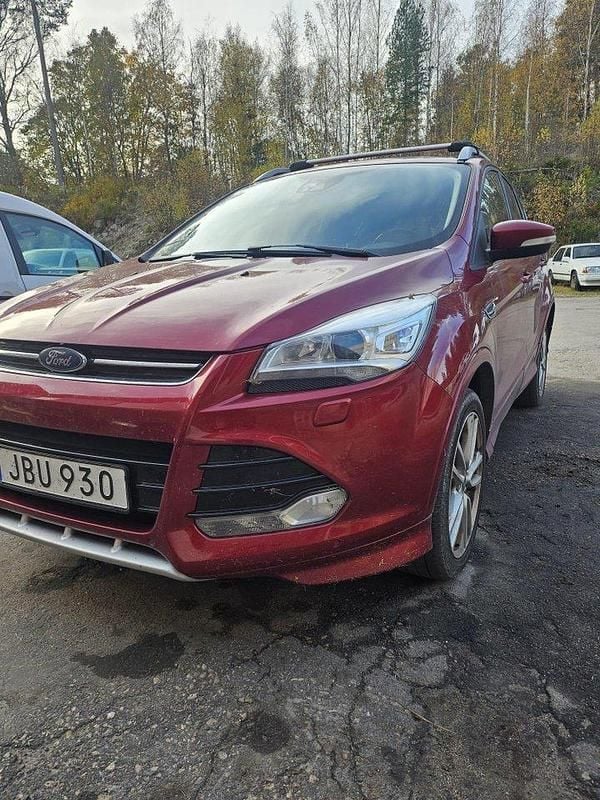 Röd Begagnad 2016 Ford Kuga Titanium X SUV | 70 000 kr (Superpris) - Bild 1/4