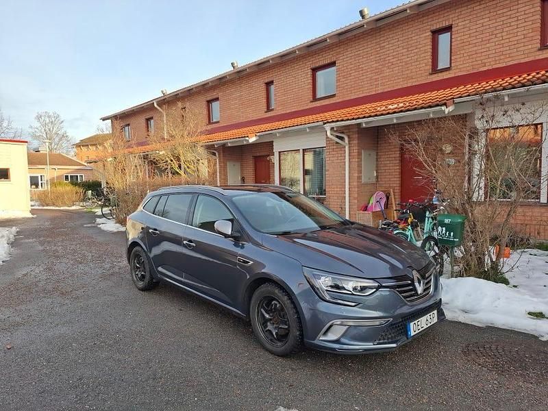 Grå titanium kpn met. Begagnad 2020 Renault Mégane IV Kombi | 125 000 kr (Marknadspris) - Bild 1/4