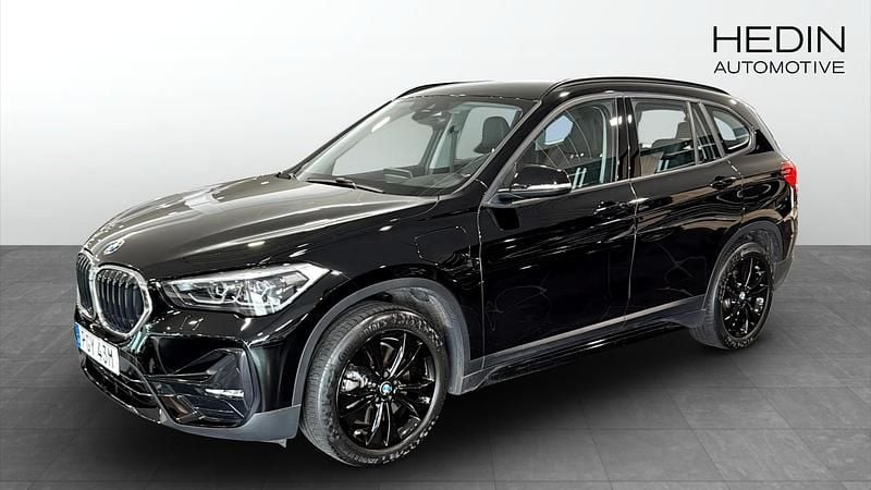 Svart Begagnad 2020 BMW X1 Sport Line SUV | 279 000 kr (Marknadspris) - Bild 1/4