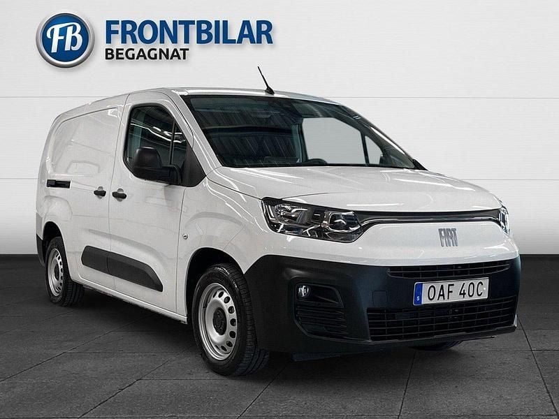 Vit Begagnad 2023 Fiat Doblò Minibuss | 259 900 kr (Marknadspris) - Bild 1/3