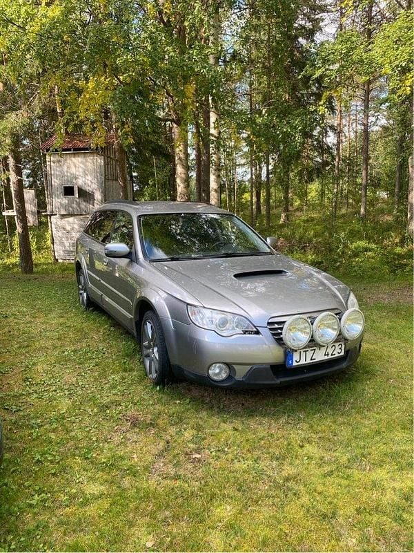 Silver Begagnad 2009 Subaru Outback SUV | 5 000 kr - Bild 1/4