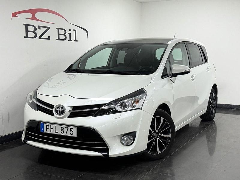 Vit Begagnad 2017 Toyota Verso Edition Minibuss | 169 900 kr (Marknadspris) - Bild 1/4