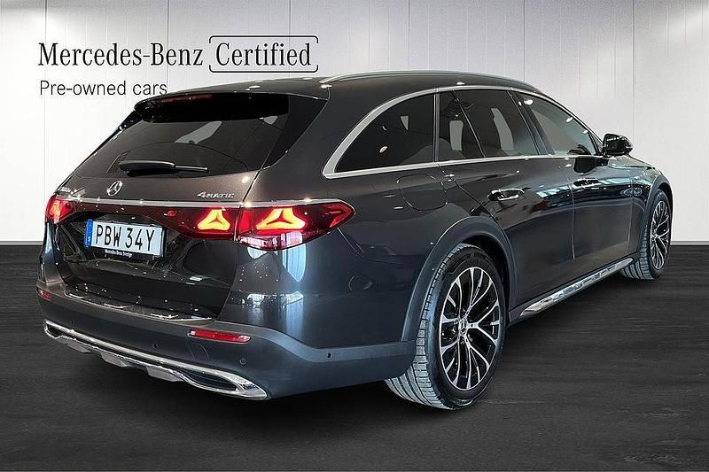 Begagnad Mercedes E300 2025 Grå