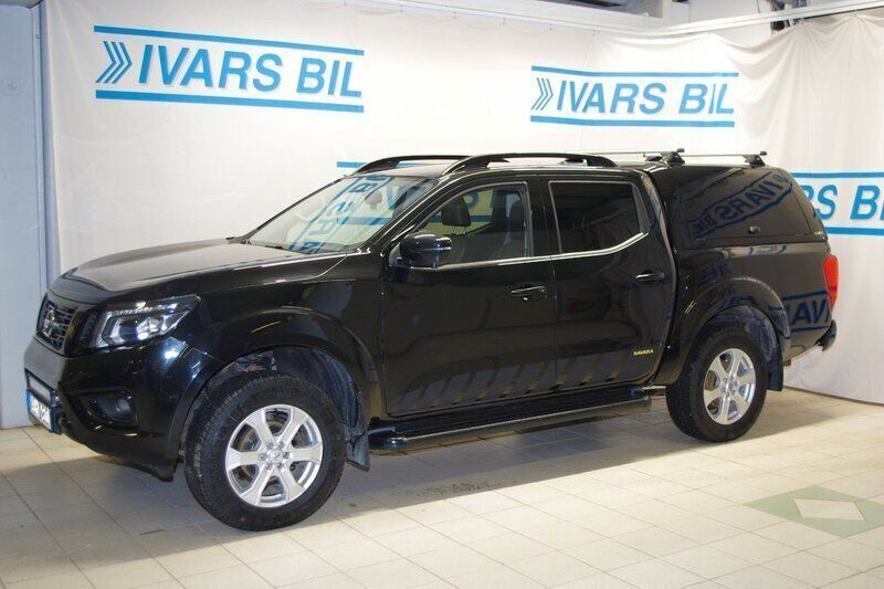 Svart (svart metallic) Begagnad 2019 Nissan Navara N-Guard Pickup | 298 750 kr (Marknadspris) - Bild 1/4
