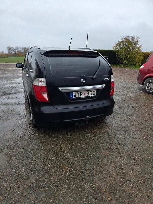 Begagnad Honda FR-V 150 HK (110 kW) 2005 Svart Minibuss