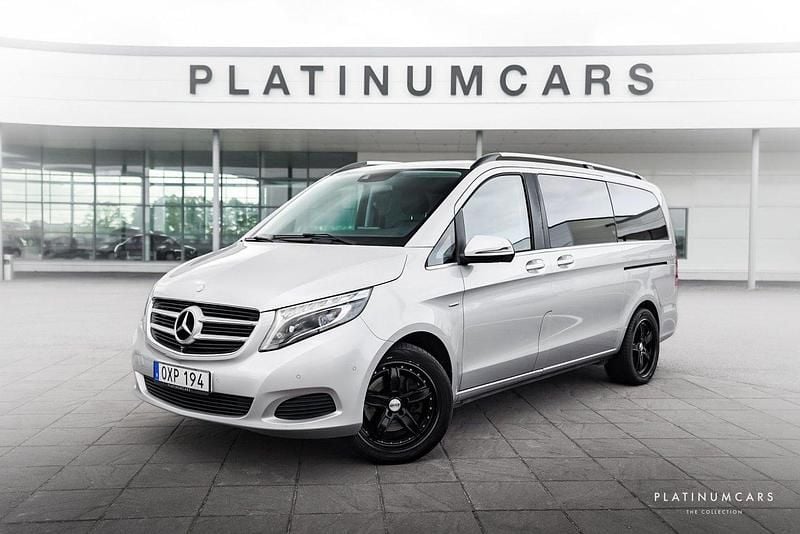 Silver (briljantsilver metallic) Begagnad 2017 Mercedes V250 Avantgarde Minibuss | 429 000 kr (Marknadspris) - Bild 1/4