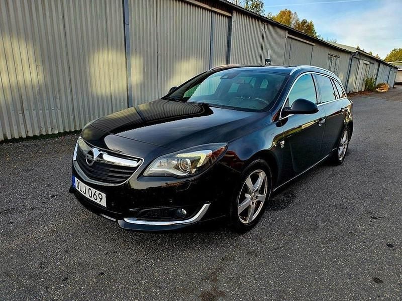 Begagnad Opel Insignia 194 HK (142 kW) 2013 Svart Kombi