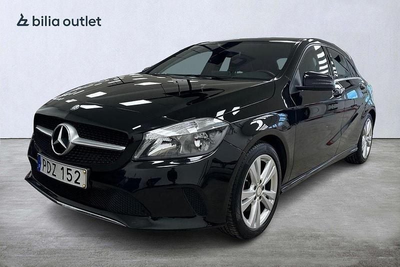 Svart Begagnad 2016 Mercedes A180 Halvkombi | 164 900 kr (Marknadspris) - Bild 1/3