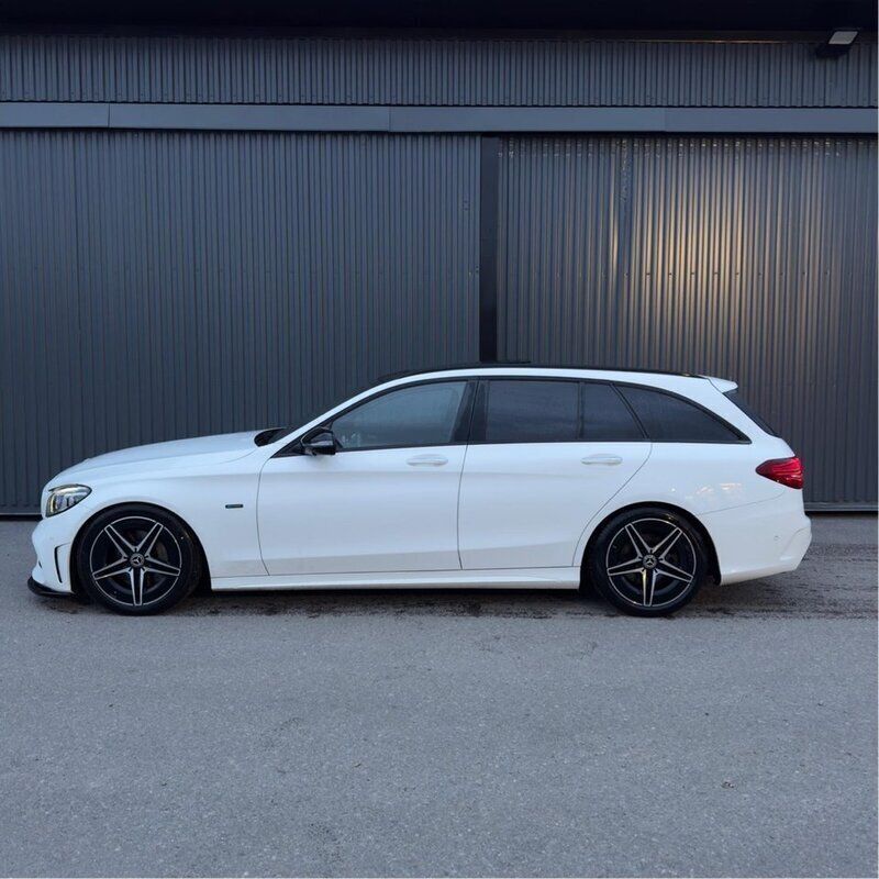 Vit Begagnad 2020 Mercedes C300e AMG line Kombi | 249 000 kr - Bild 1/4