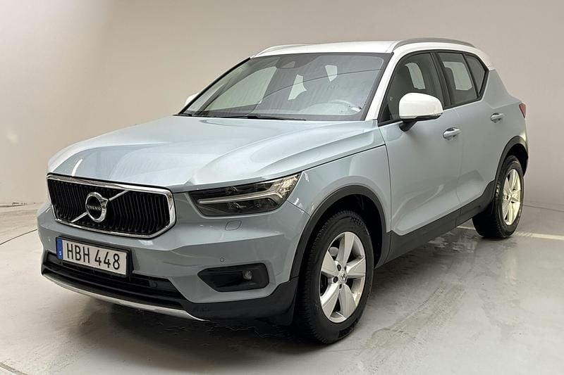 Ljusblå Begagnad 2019 Volvo XC40 Momentum SUV | 219 000 kr (Bra pris) - Bild 1/4