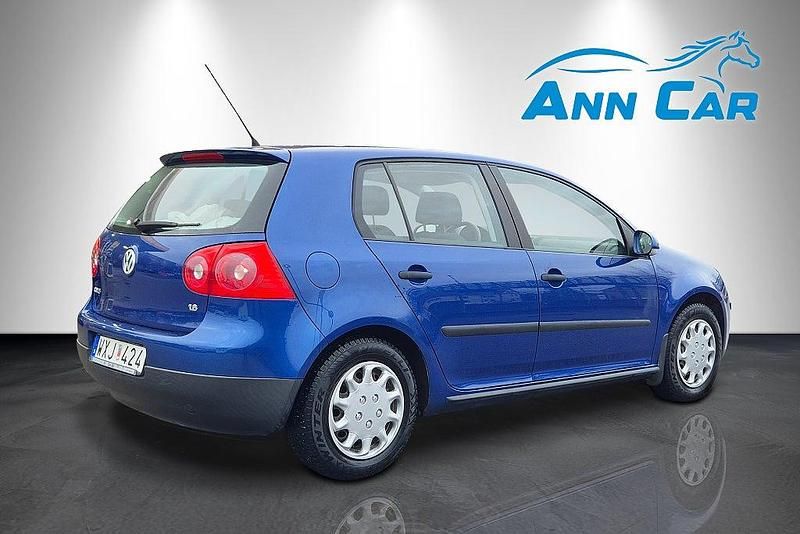 Begagnad VW Golf IV 102 HK (75 kW) 2005 Blå Halvkombi