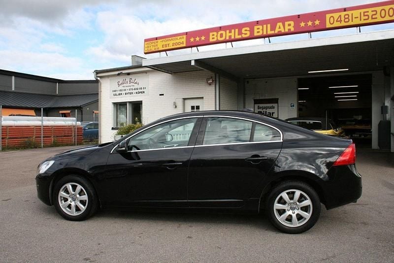 Svart Begagnad 2012 Volvo S60 Momentum Sedan | 119 000 kr (Marknadspris) - Bild 1/4