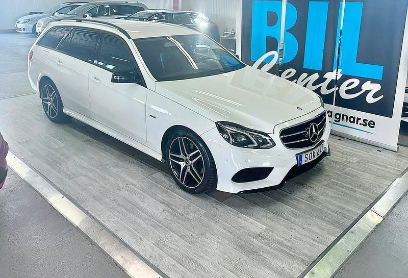 Vit Begagnad 2015 Mercedes E220 AMG Kombi | 199 000 kr (Marknadspris) - Bild 1/4