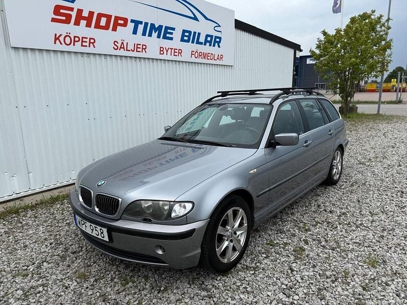 Ljusgrå (grå) Begagnad 2005 BMW 320 Kombi | 39 900 kr (Bra pris) - Bild 1/4