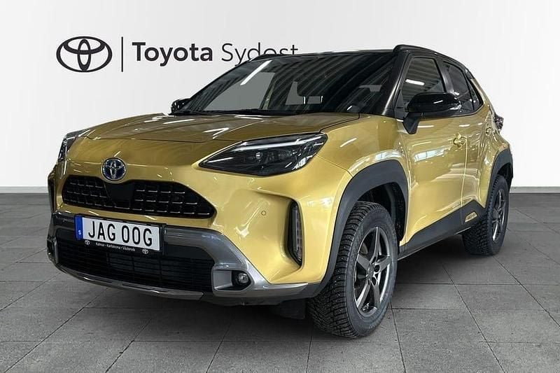 Gul Begagnad 2023 Toyota Yaris Hybrid | 319 000 kr (Lite dyr) - Bild 1/3