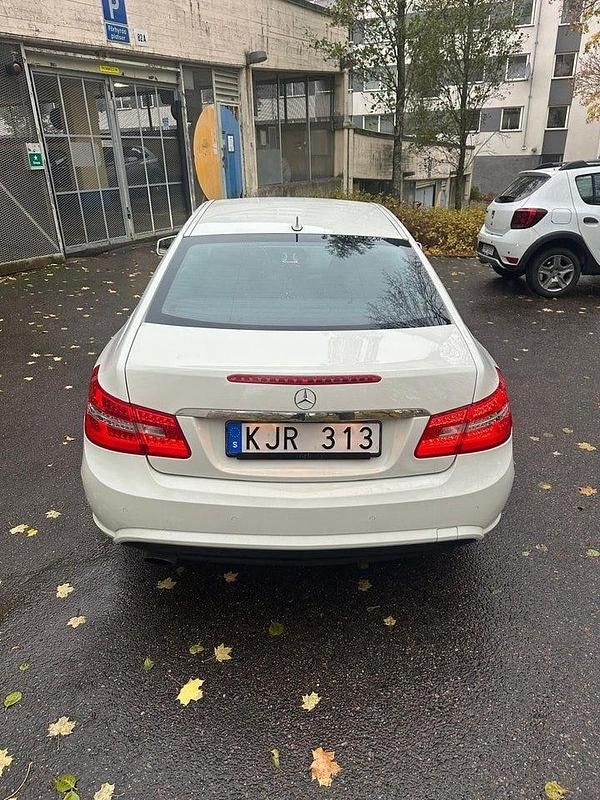 Begagnad Mercedes E200 AMG 184 HK (135 kW) 2010 Vit Sportkupé