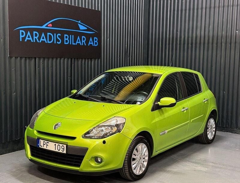 Grön Begagnad 2011 Renault Clio R.S. Halvkombi | 44 900 kr (Marknadspris) - Bild 1/4