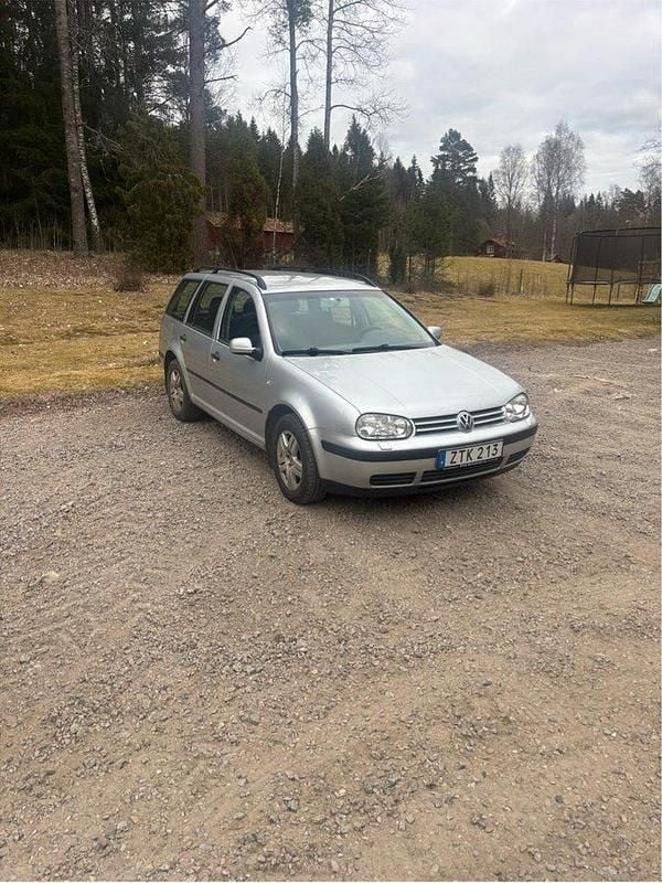 Silver Begagnad 2003 VW Golf IV Basis Kombi | 14 900 kr (Dyr) - Bild 1/3