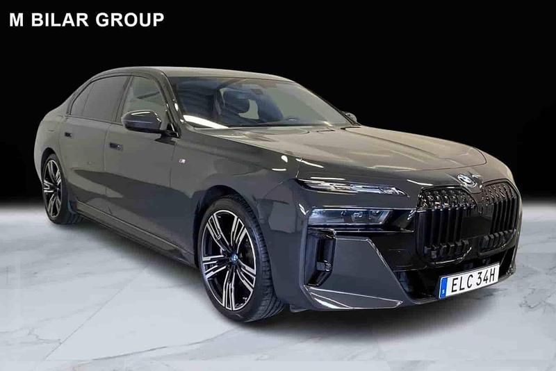 Grå Begagnad 2023 BMW i7 Sedan | 999 000 kr - Bild 1/1