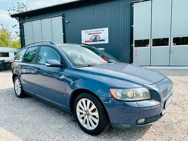 Blå Begagnad 2004 Volvo V50 Kombi | 29 900 kr (Lite dyr) - Bild 1/4