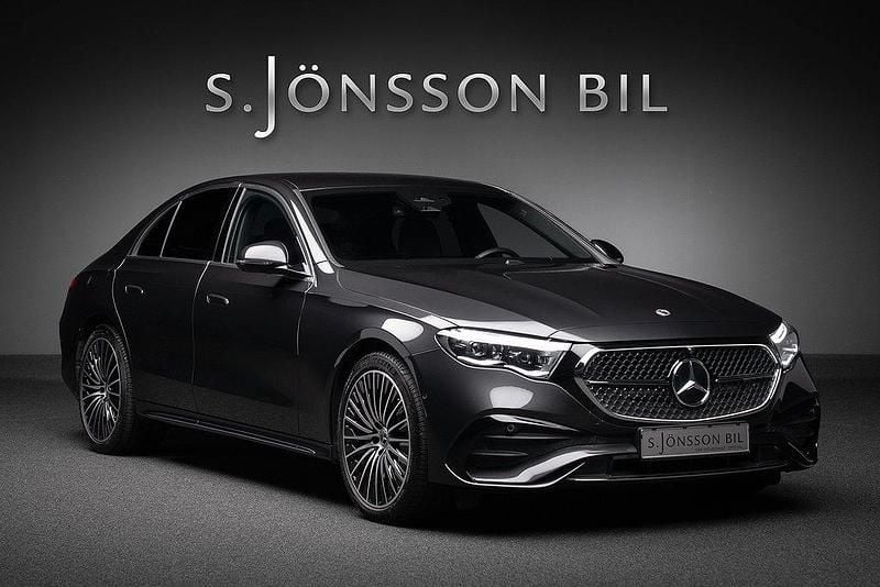 Grå Begagnad 2024 Mercedes E300 AMG Sedan | 669 000 kr - Bild 1/4