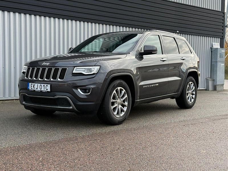Ljusbrun (gråmetallic) Begagnad 2016 Jeep Grand Cherokee Limited SUV | 229 900 kr (Bra pris) - Bild 1/4