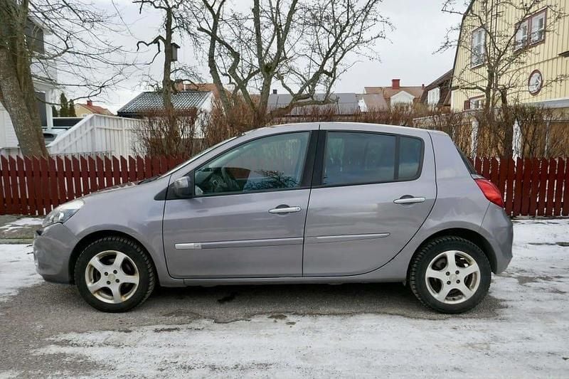 Begagnad Renault Clio R.S. 75 HK (55 kW) 2011 Halvkombi