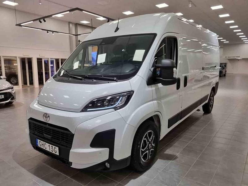 Vit Begagnad 2024 Toyota Proace Minibuss | 489 000 kr - Bild 1/1