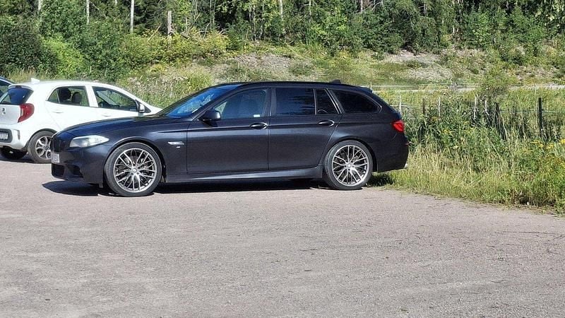 Grå Begagnad 2013 BMW 530 M Sport Kombi | 118 000 kr (Bra pris) - Bild 1/4