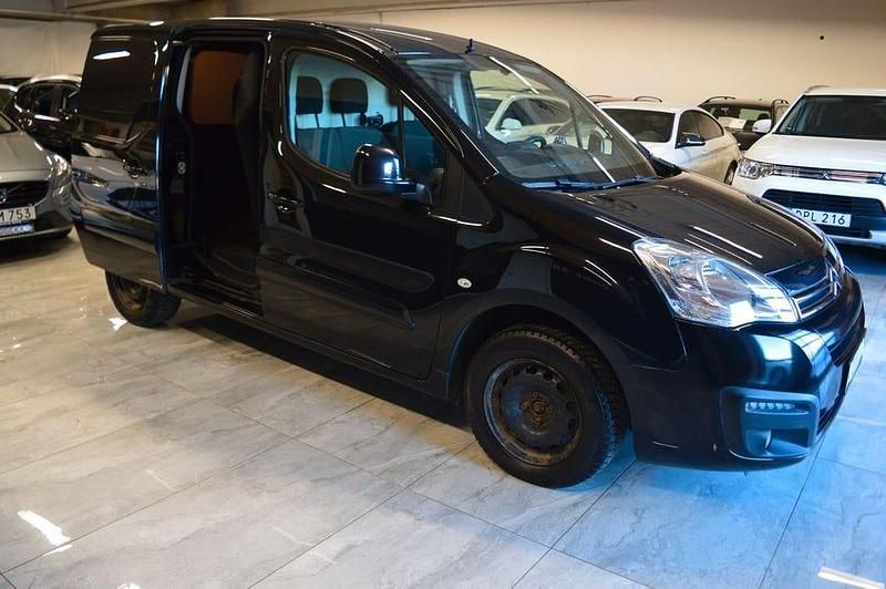 Begagnad Citroën Berlingo 100 HK (73 kW) 2017 Svart Minibuss