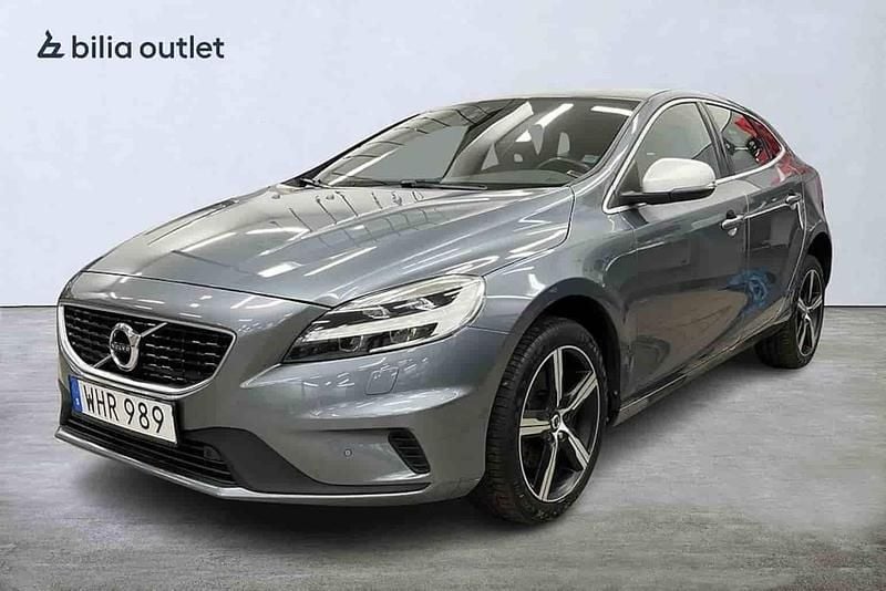 Grå Begagnad 2019 Volvo V40 Halvkombi | 204 900 kr (Dyr) - Bild 1/1
