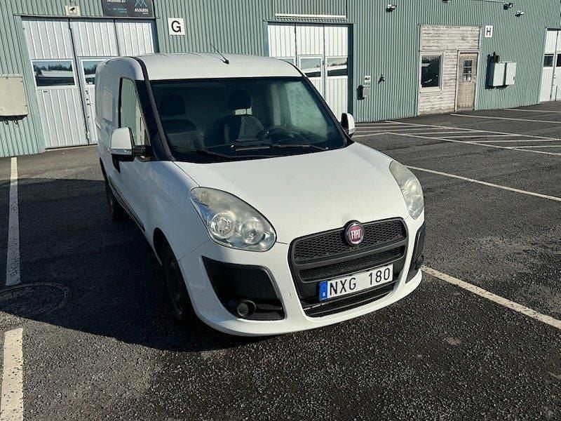 Vit Begagnad 2014 Fiat Doblò Minibuss | 30 000 kr (Bra pris) - Bild 1/4