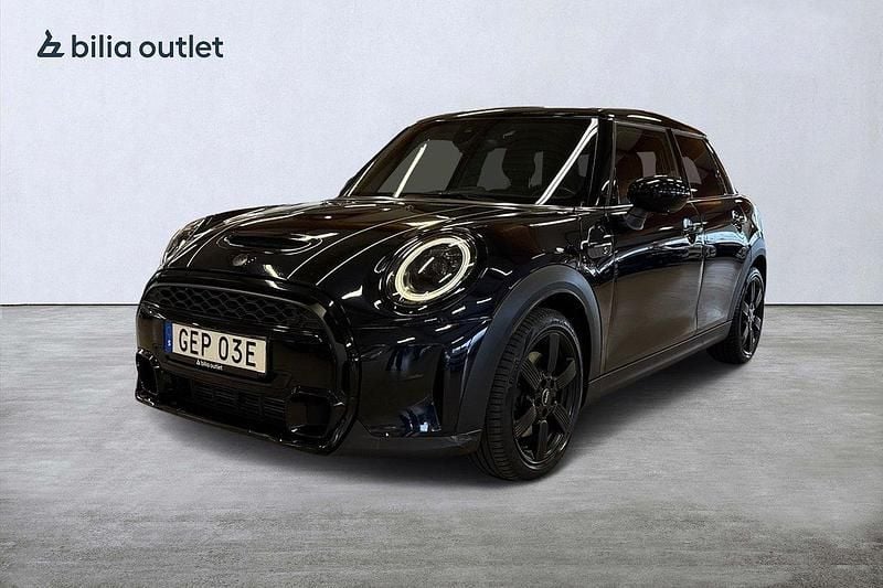 Svart Begagnad 2021 Mini Cooper S Halvkombi | 254 900 kr (Lite dyr) - Bild 1/3