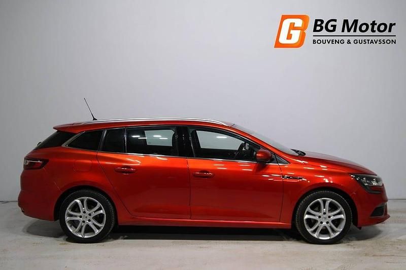 Begagnad Renault Mégane IV 132 HK (97 kW) 2017 Röd Kombi