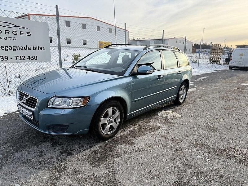 Begagnad Volvo V50 Momentum 109 HK (80 kW) 2009 Blå Kombi