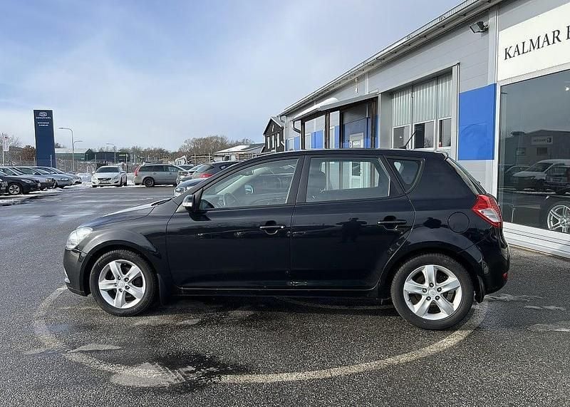 Begagnad Kia Ceed 128 HK (94 kW) 2011 Svart Halvkombi