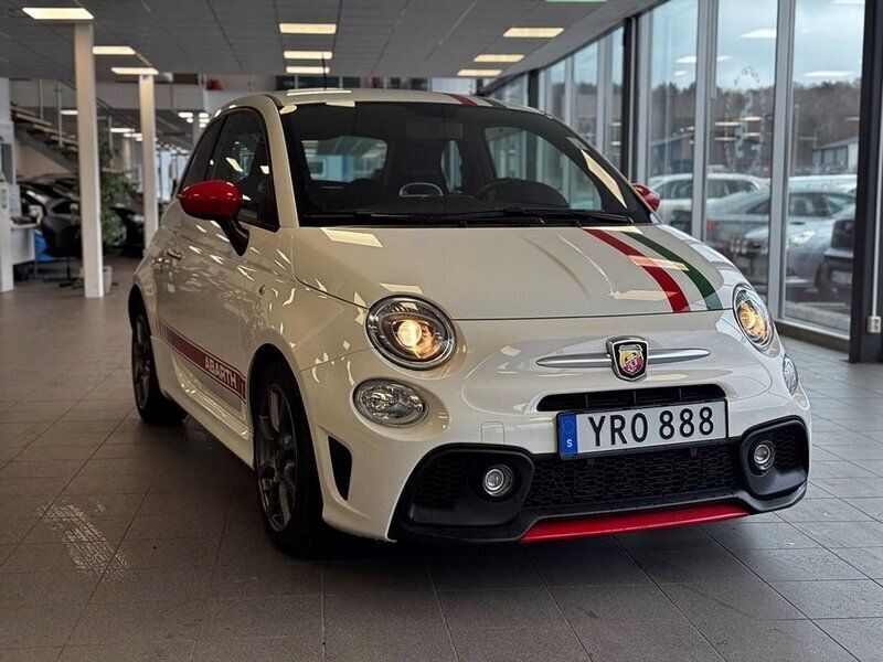 Vit Begagnad 2018 Abarth 595 Halvkombi | 169 900 kr (Marknadspris) - Bild 1/3