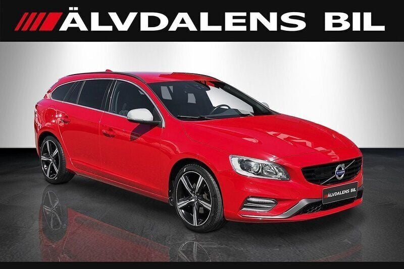 Röd (passion röd) Begagnad 2016 Volvo V60 R-Design Kombi | 218 000 kr (Dyr) - Bild 1/4