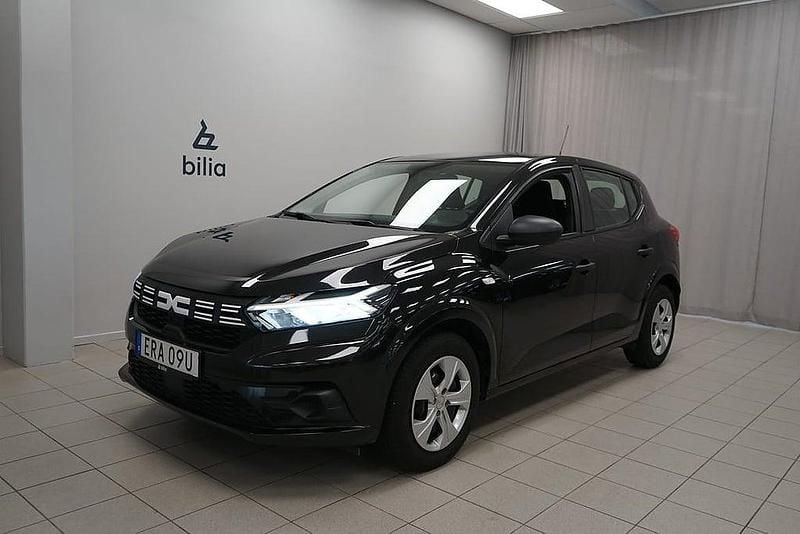 Svart Begagnad 2022 Dacia Sandero Essentiel Halvkombi | 124 900 kr (Marknadspris) - Bild 1/3