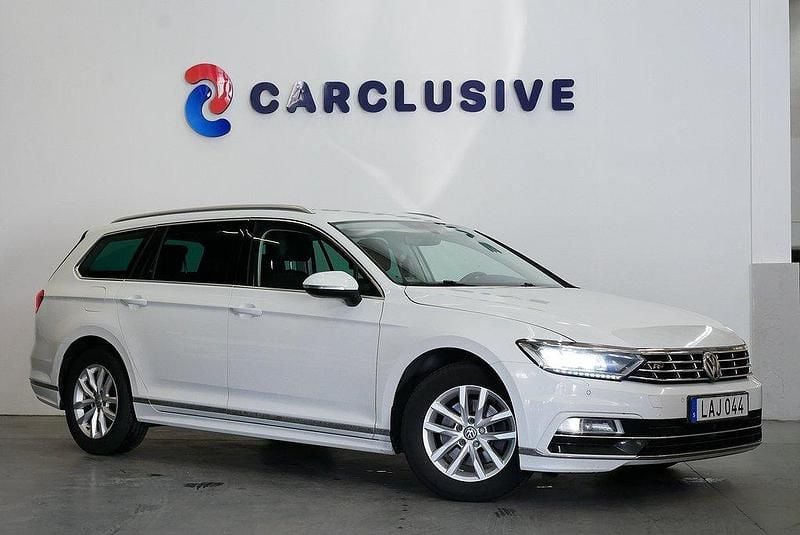 Vit Begagnad 2016 VW Passat Executive Kombi | 119 900 kr (Marknadspris) - Bild 1/4