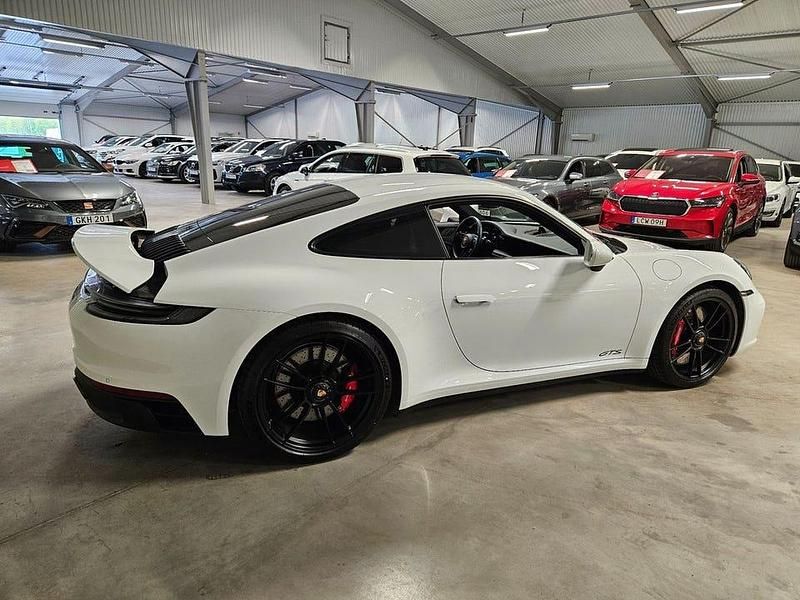 Begagnad Porsche 911 Carrera GTS 480 HK (353 kW) 2022 Vit Sportkupé