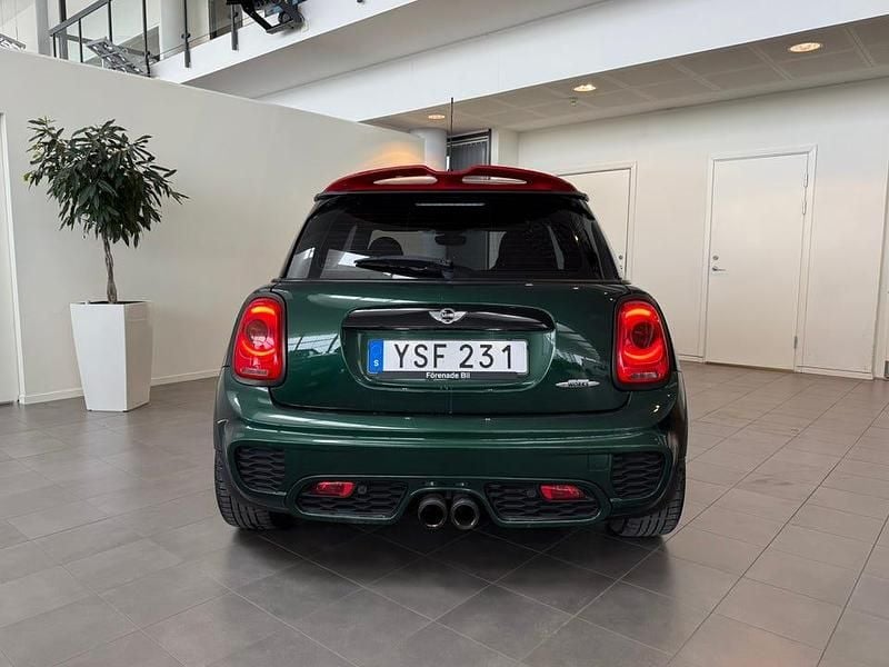 Begagnad Mini John Cooper Works 231 HK (169 kW) 2018 British racing green Halvkombi