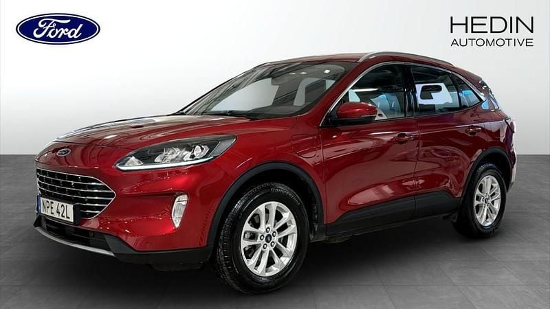 Röd (red) Begagnad 2021 Ford Kuga Titanium SUV | 259 900 kr (Marknadspris) - Bild 1/4